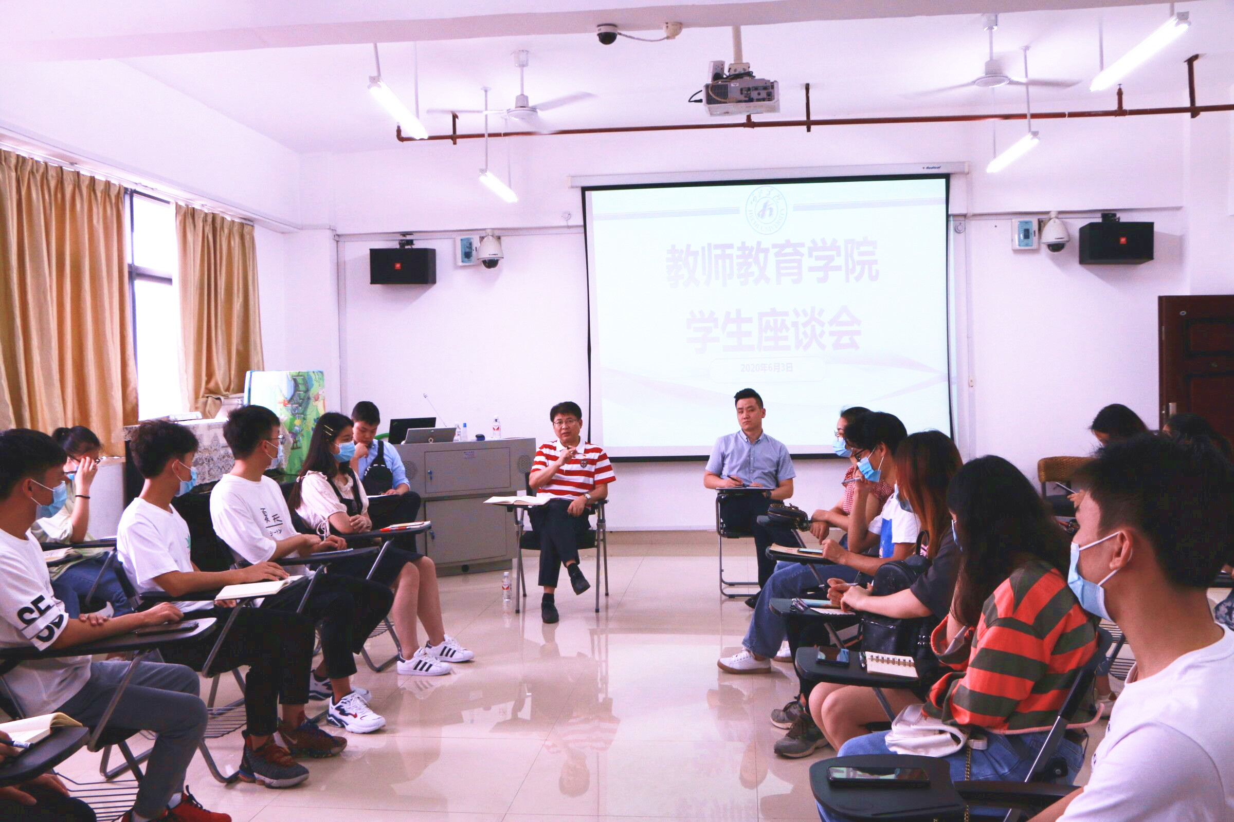 教师教育学院召开学生座谈会-河池学院-教师教育学院